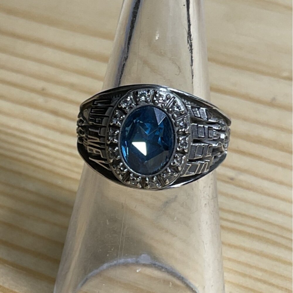 Mens Silver Balfour Class Ring With Blue Gemstone & Detailed Sides